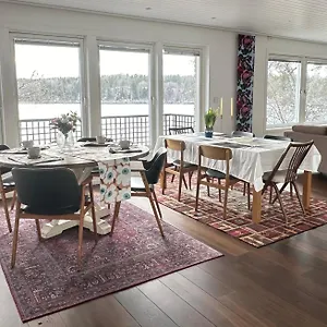 https://the-luxurious-lakeview-villa-with-a-sauna.find-stockholm-hotels.com